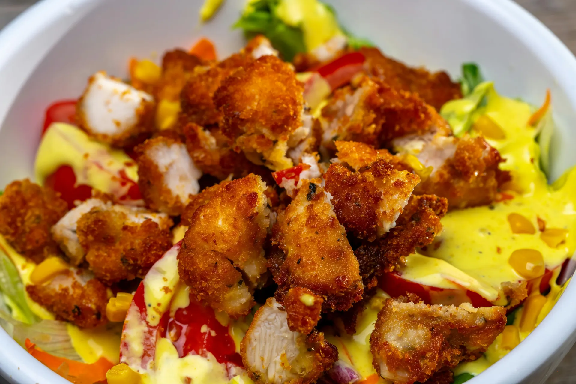 Salade poulet frit